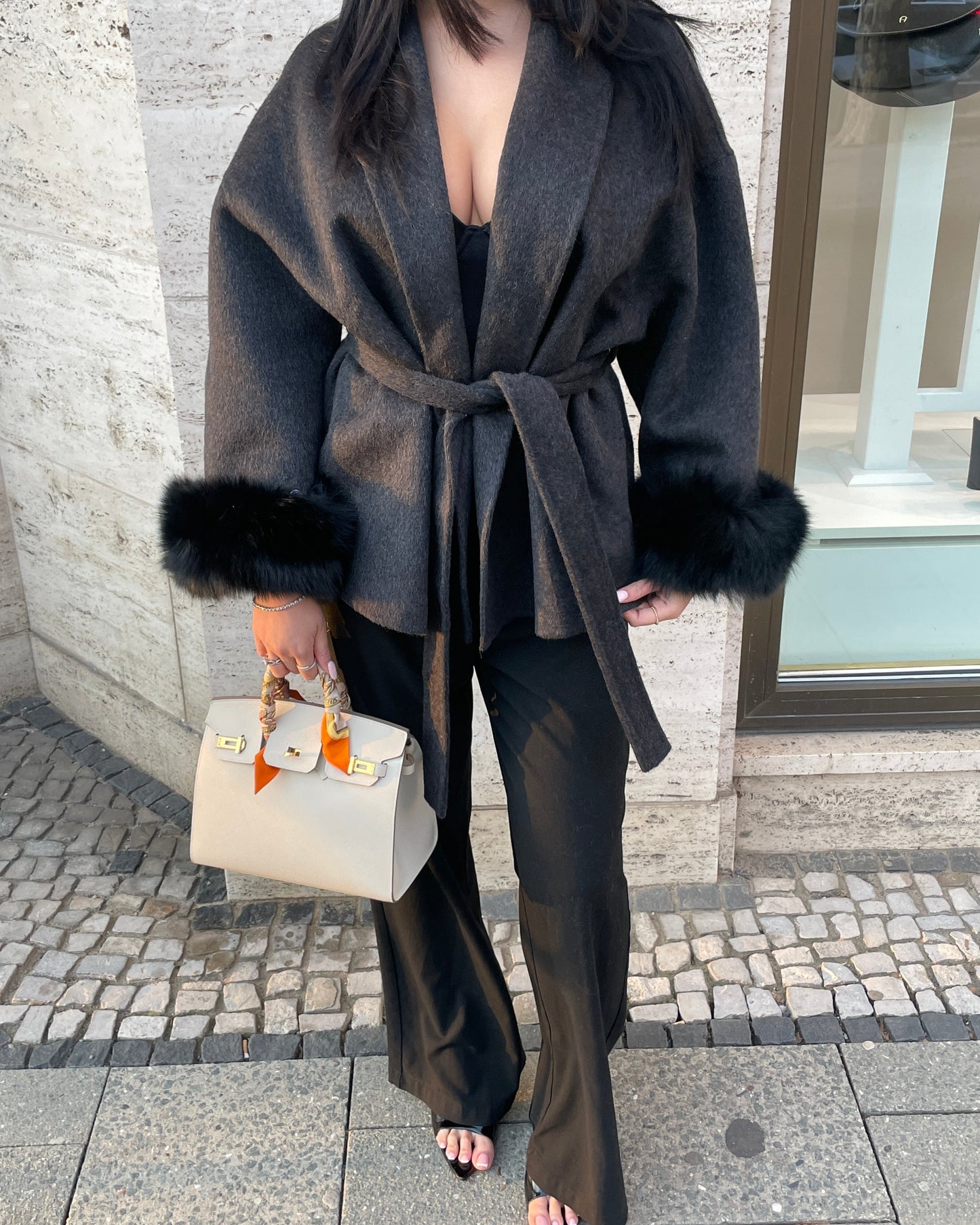 Cappotto corto in lana con rifiniture in pelliccia