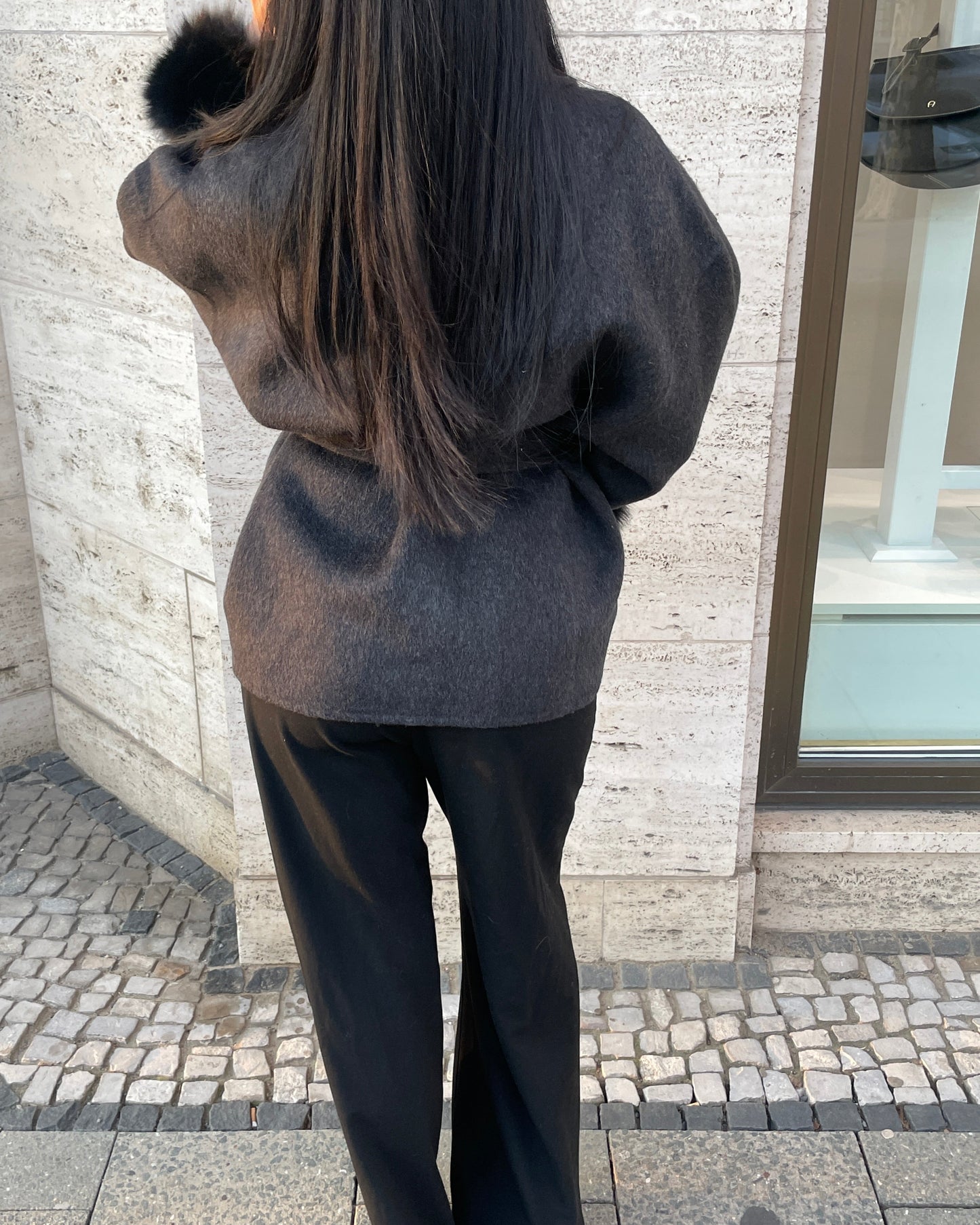 Cappotto corto in lana con rifiniture in pelliccia