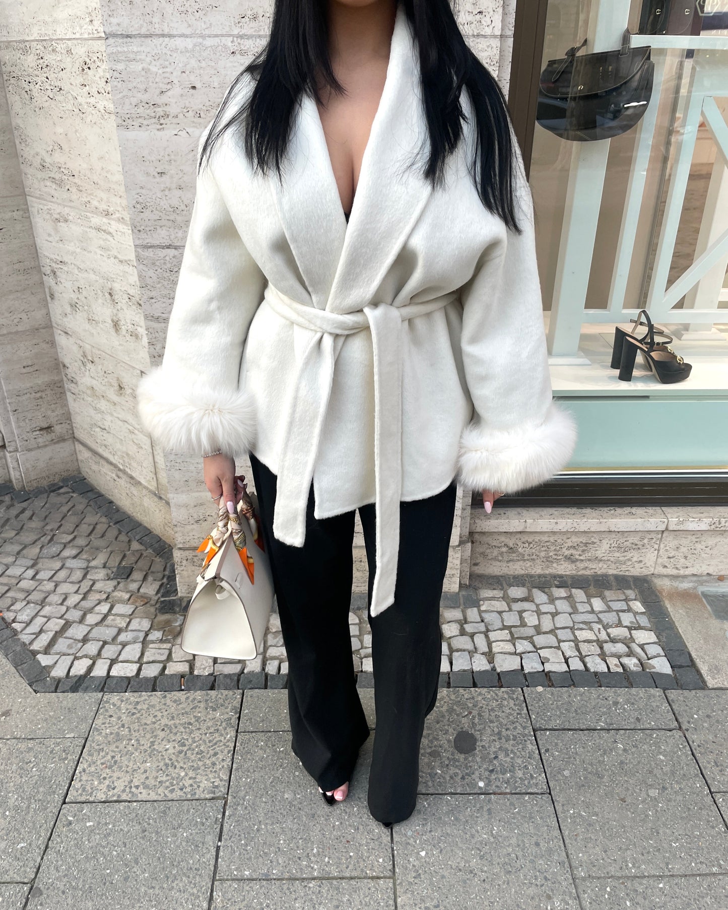 Cappotto corto in lana con rifiniture in pelliccia