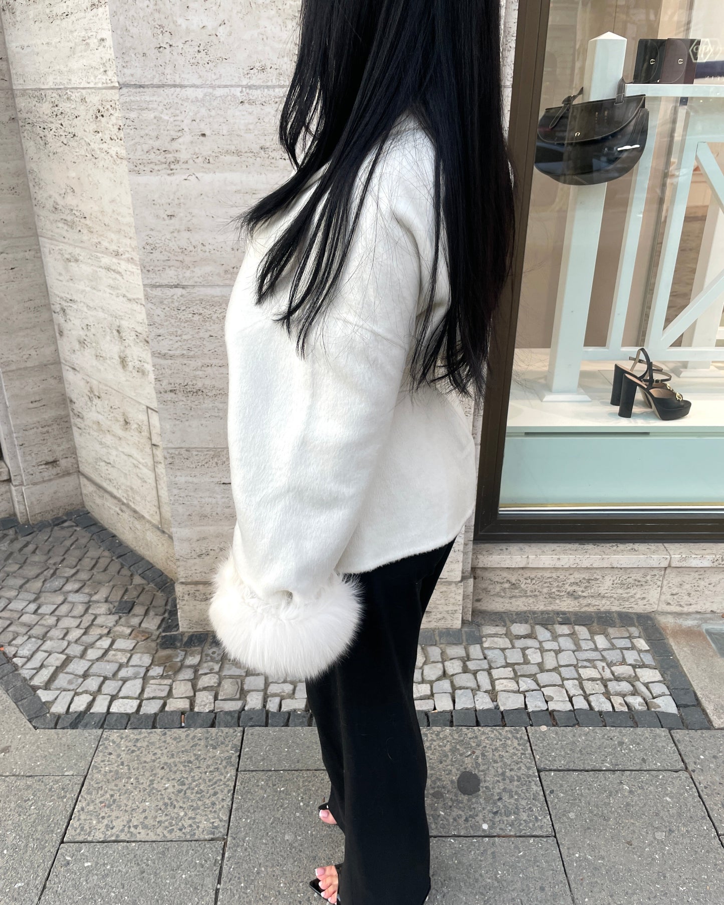 Cappotto corto in lana con rifiniture in pelliccia