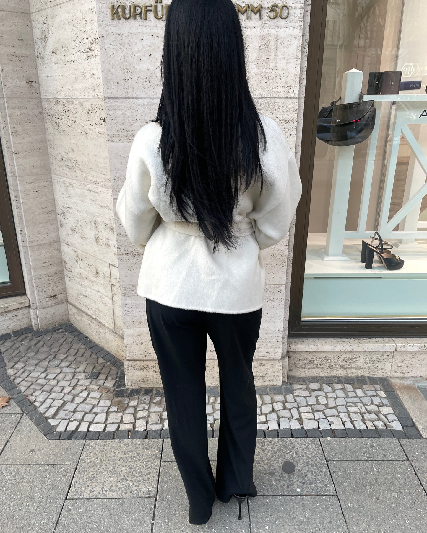 Cappotto corto in lana con rifiniture in pelliccia