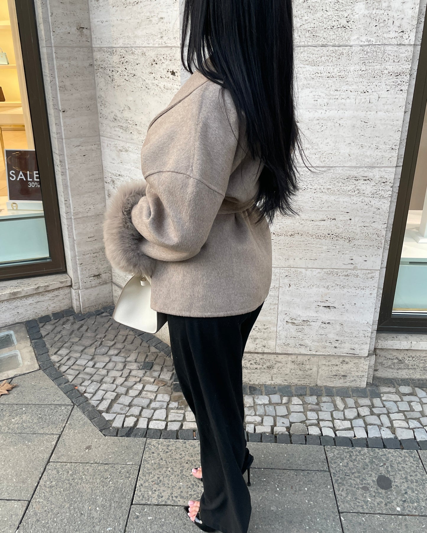 Cappotto corto in lana con rifiniture in pelliccia