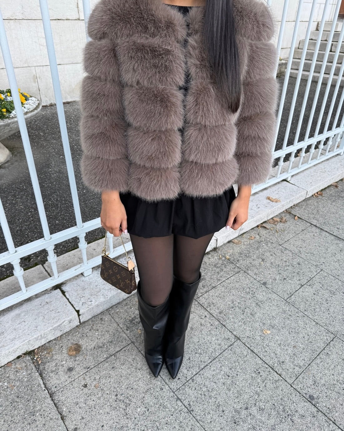 Cappotto di pelliccia sintetica grigio